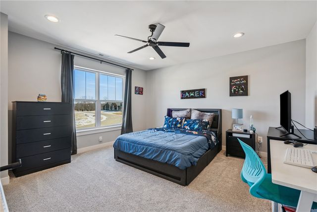 9267 Feather Ridge Pass, Cedar Rapids, IA 52411