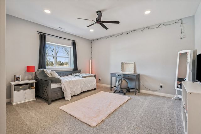 9267 Feather Ridge Pass, Cedar Rapids, IA 52411