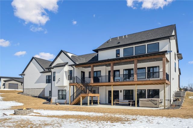 9267 Feather Ridge Pass, Cedar Rapids, IA 52411