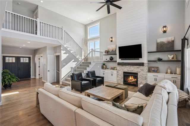 9267 Feather Ridge Pass, Cedar Rapids, IA 52411