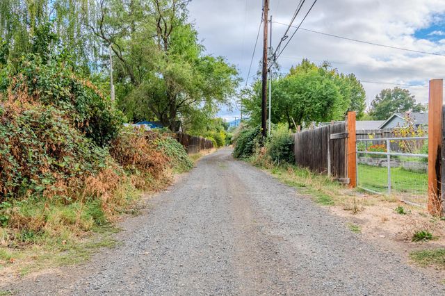 820 Newtown Street, Medford, OR 97501