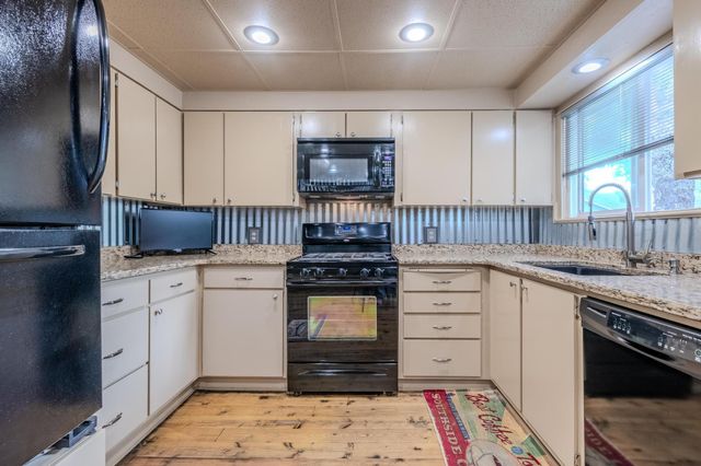 820 Newtown Street, Medford, OR 97501