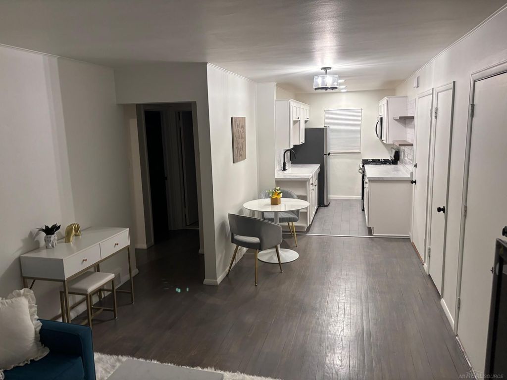 23301 Edsel Ford Court, Saint Clair Shores, MI 48080