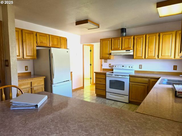 212 Nw 5th Ave, John Day, OR 97845