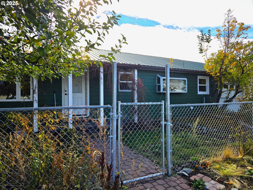 212 Nw 5th Ave, John Day, OR 97845