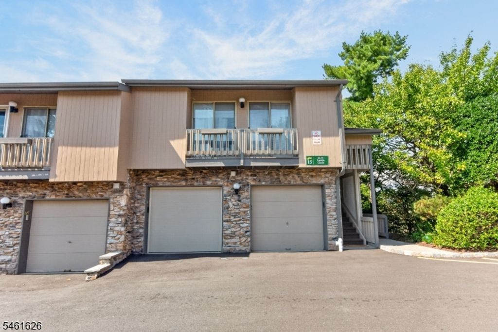 77 Larkin Cir, West Orange Twp., NJ 07052 — photo 4