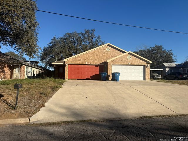 707 Dallas, Pleasanton, TX 78064