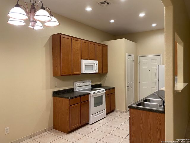 707 Dallas, Pleasanton, TX 78064