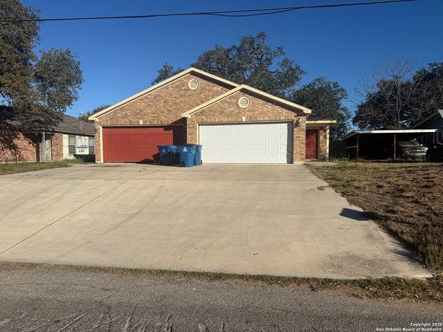 707 Dallas, Pleasanton, TX 78064
