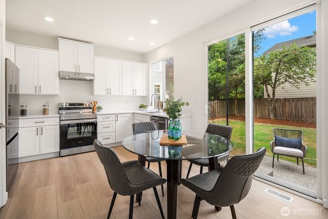 24270 SE 11th Place, Sammamish, WA 98075