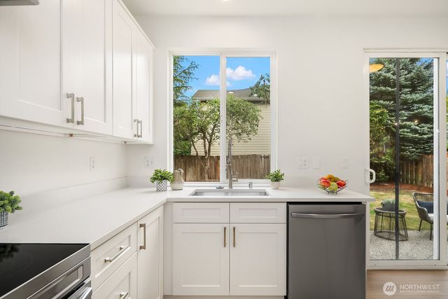 24270 SE 11th Place, Sammamish, WA 98075