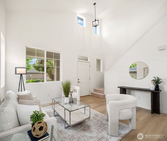 24270 SE 11th Place, Sammamish, WA 98075