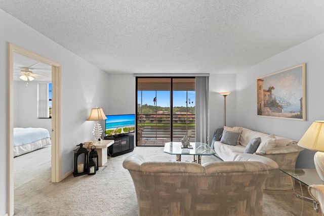 900 COLONY POINT Circle 511, Pembroke Pines, FL 33026