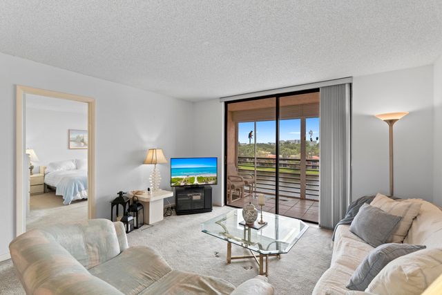 900 COLONY POINT Circle 511, Pembroke Pines, FL 33026