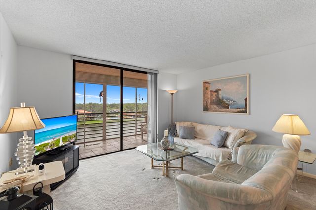 900 COLONY POINT Circle 511, Pembroke Pines, FL 33026