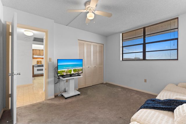 900 COLONY POINT Circle 511, Pembroke Pines, FL 33026