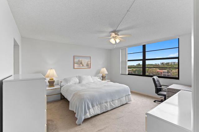 900 COLONY POINT Circle 511, Pembroke Pines, FL 33026