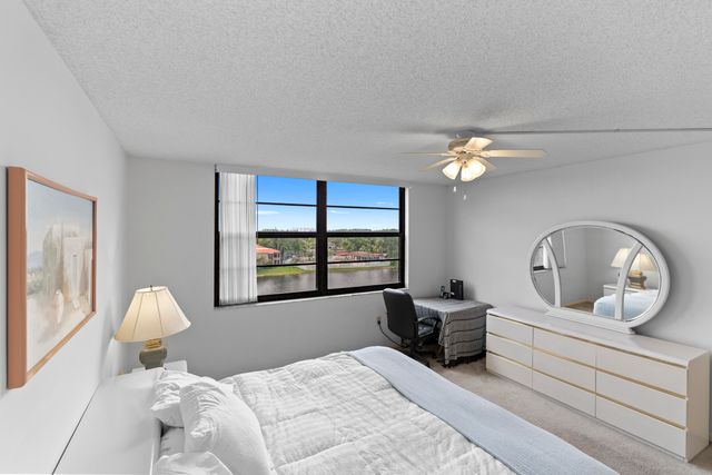 900 COLONY POINT Circle 511, Pembroke Pines, FL 33026