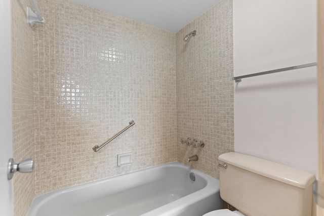 900 COLONY POINT Circle 511, Pembroke Pines, FL 33026