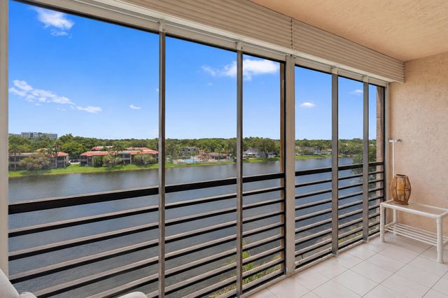 900 COLONY POINT Circle 511, Pembroke Pines, FL 33026