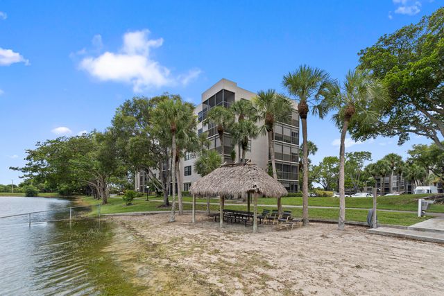 900 COLONY POINT Circle 511, Pembroke Pines, FL 33026