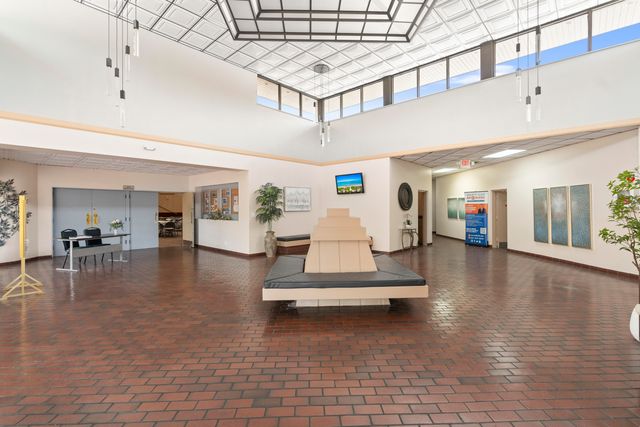 900 COLONY POINT Circle 511, Pembroke Pines, FL 33026
