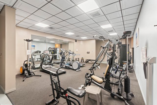 900 COLONY POINT Circle 511, Pembroke Pines, FL 33026