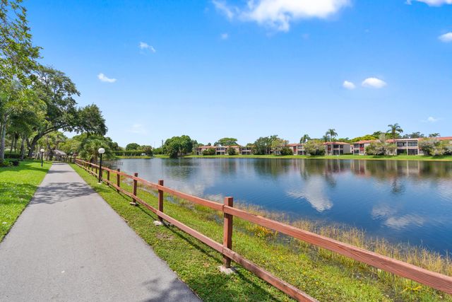 900 COLONY POINT Circle 511, Pembroke Pines, FL 33026