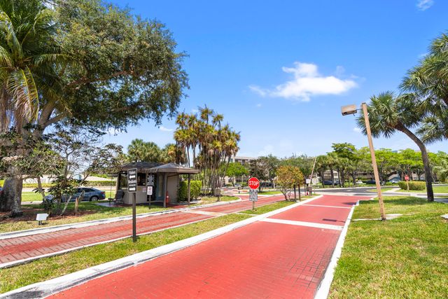 900 COLONY POINT Circle 511, Pembroke Pines, FL 33026
