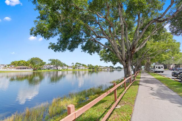 900 COLONY POINT Circle 511, Pembroke Pines, FL 33026