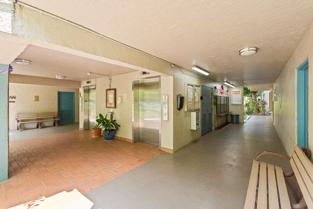 900 COLONY POINT Circle 511, Pembroke Pines, FL 33026