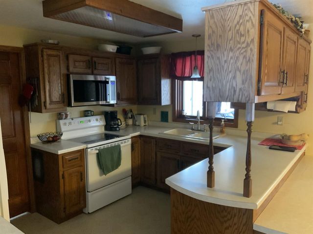 2454 FOREST MEADOWS COURT, Green Bay, WI 54313