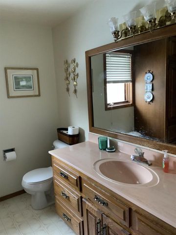 2454 FOREST MEADOWS COURT, Green Bay, WI 54313