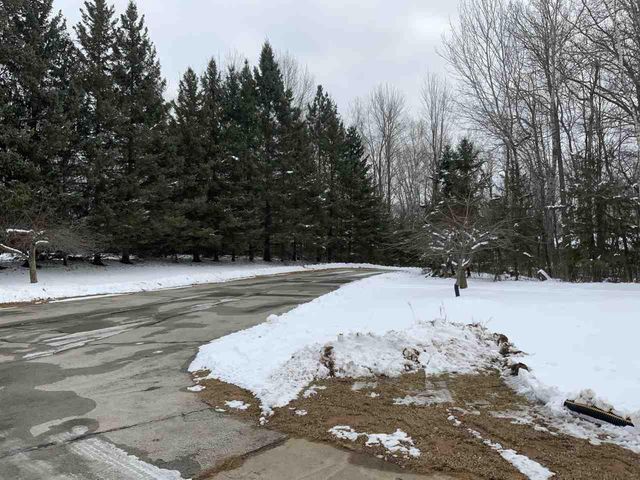 2454 FOREST MEADOWS COURT, Green Bay, WI 54313