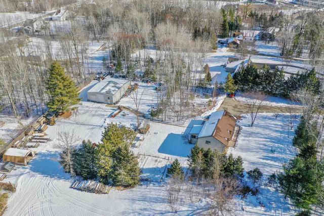 2454 FOREST MEADOWS COURT, Green Bay, WI 54313