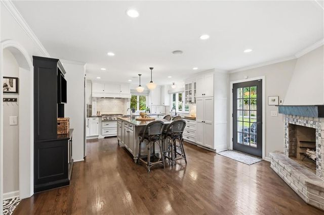 6522 Willow Lane, Mission Hills, KS 66208