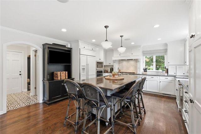6522 Willow Lane, Mission Hills, KS 66208