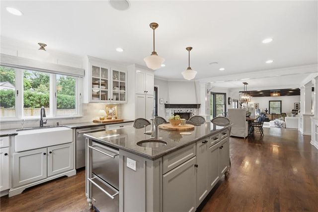 6522 Willow Lane, Mission Hills, KS 66208
