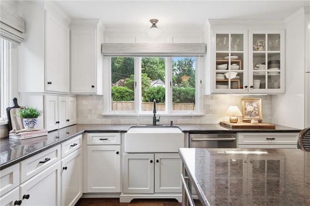6522 Willow Lane, Mission Hills, KS 66208