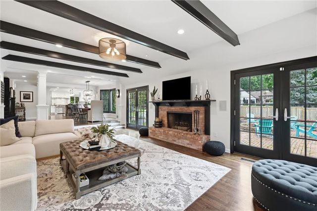 6522 Willow Lane, Mission Hills, KS 66208