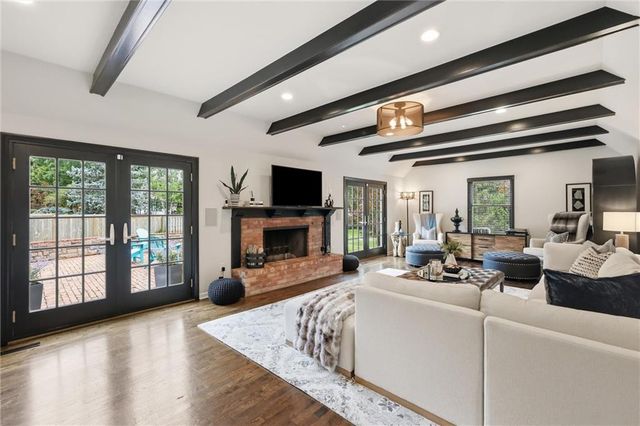 6522 Willow Lane, Mission Hills, KS 66208