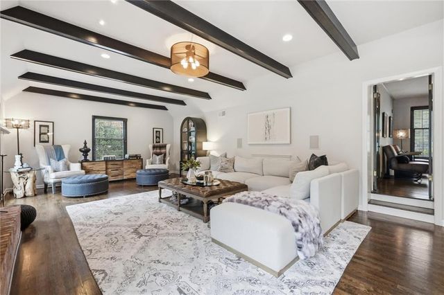 6522 Willow Lane, Mission Hills, KS 66208