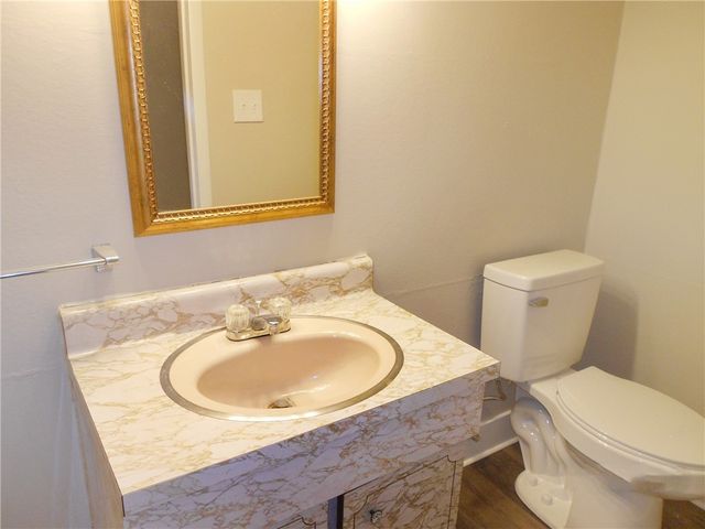 3828 Arizona Dr, Hampton, PA 15101