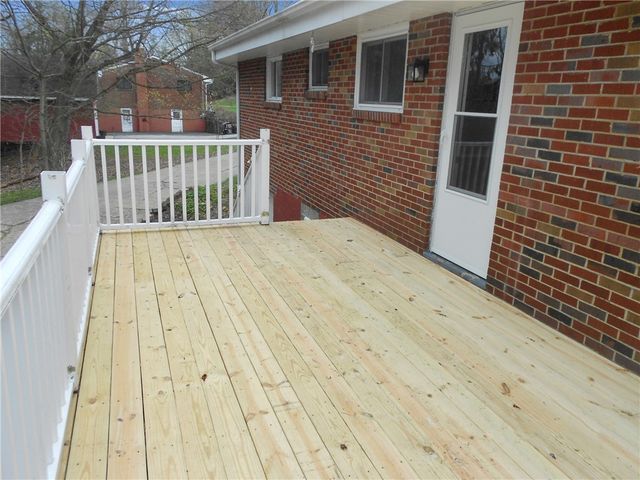 3828 Arizona Dr, Hampton, PA 15101