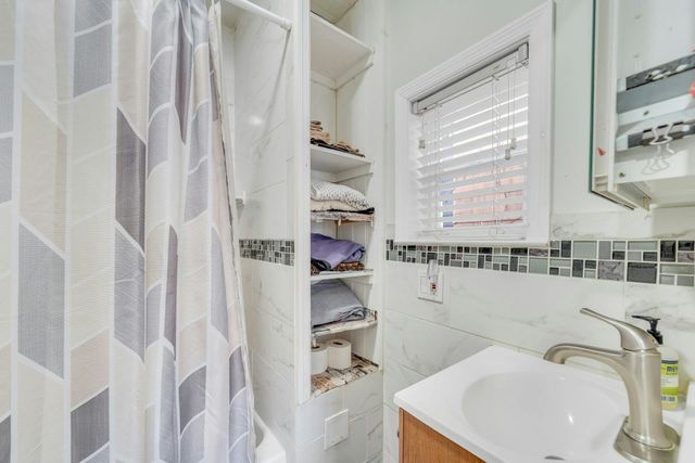 6 CORBIN AVE, Jc, Journal Square, NJ 07306