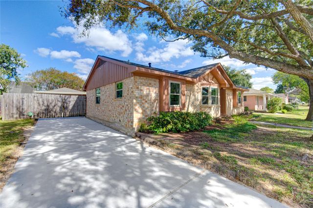 12114 Dorrance Lane, Meadows Place, TX 77477