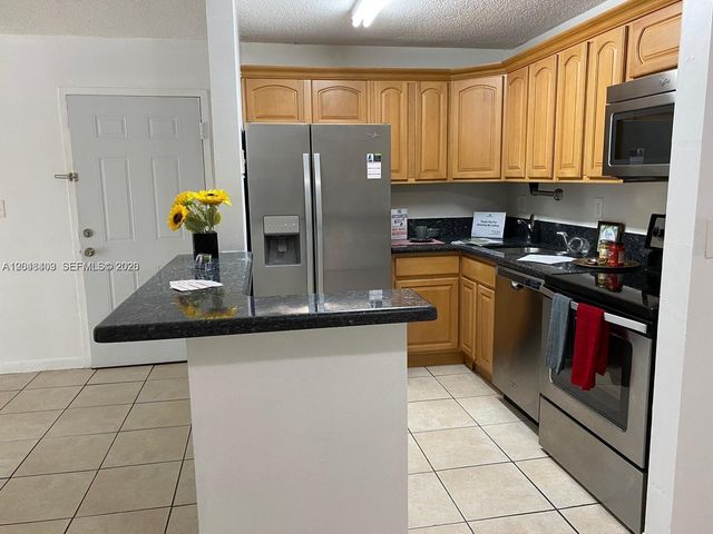 15630 SW 80th St I-210, Miami, FL 33193