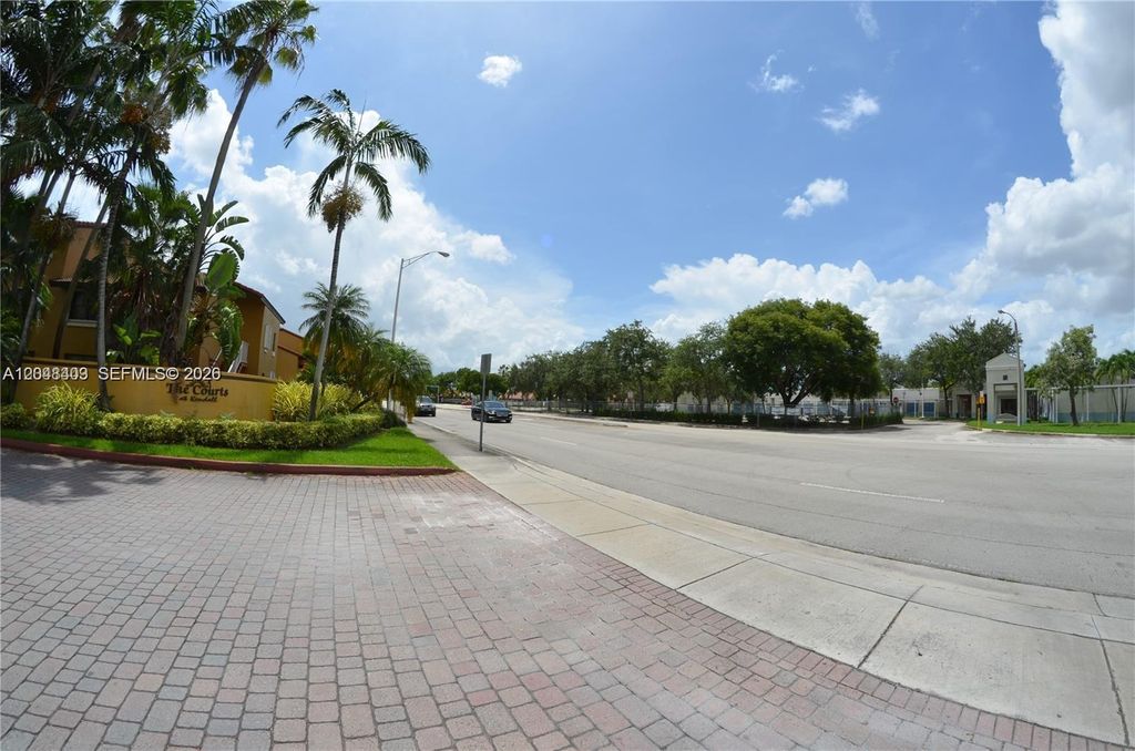 15630 SW 80th St I-210, Miami, FL 33193
