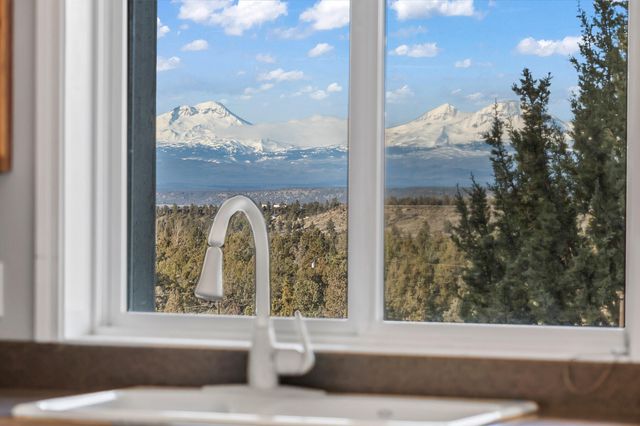 17040 SW Steelhead Road, Terrebonne, OR 97760