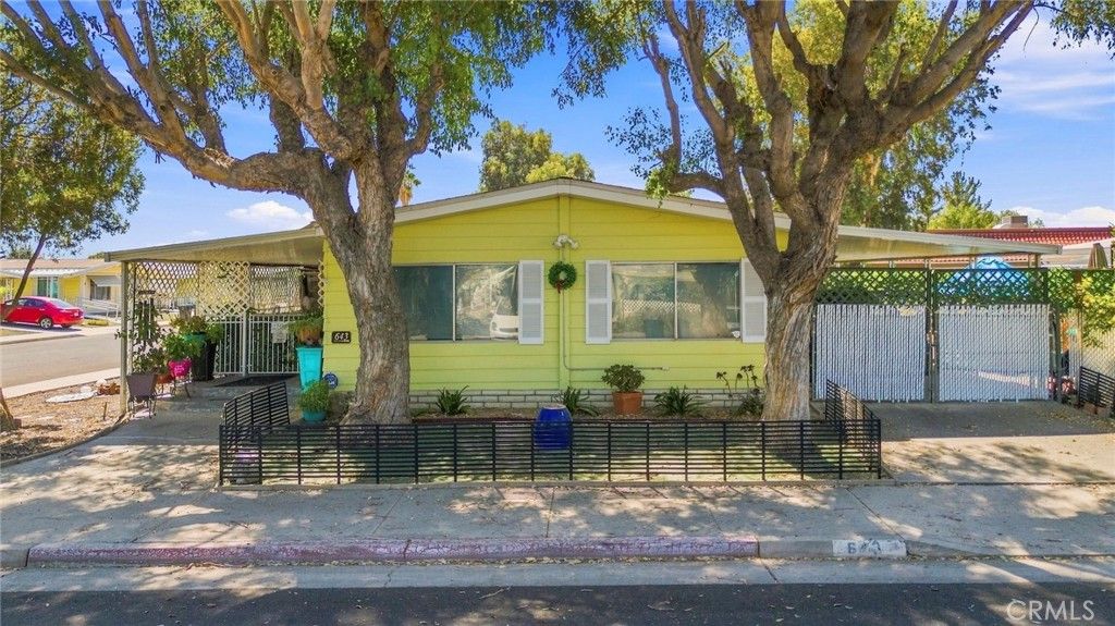 Image 2 of property listing at 643 Mariposa, Hemet, CA 92543